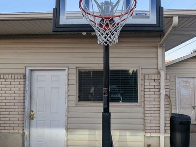 Lifetime basketball hoop