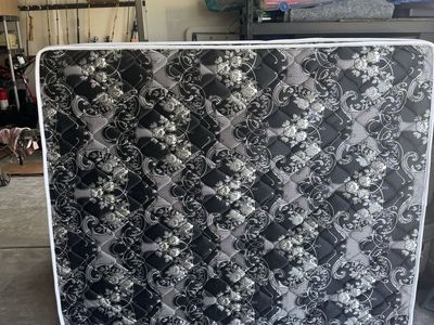 Queen RV, Black & Silver Floral Pattern mattress