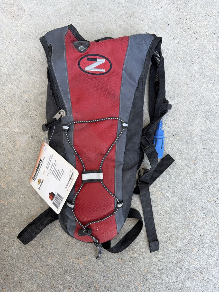 TechskinZ Gooseberry 2 Liter Hydration Pack System Red/Black