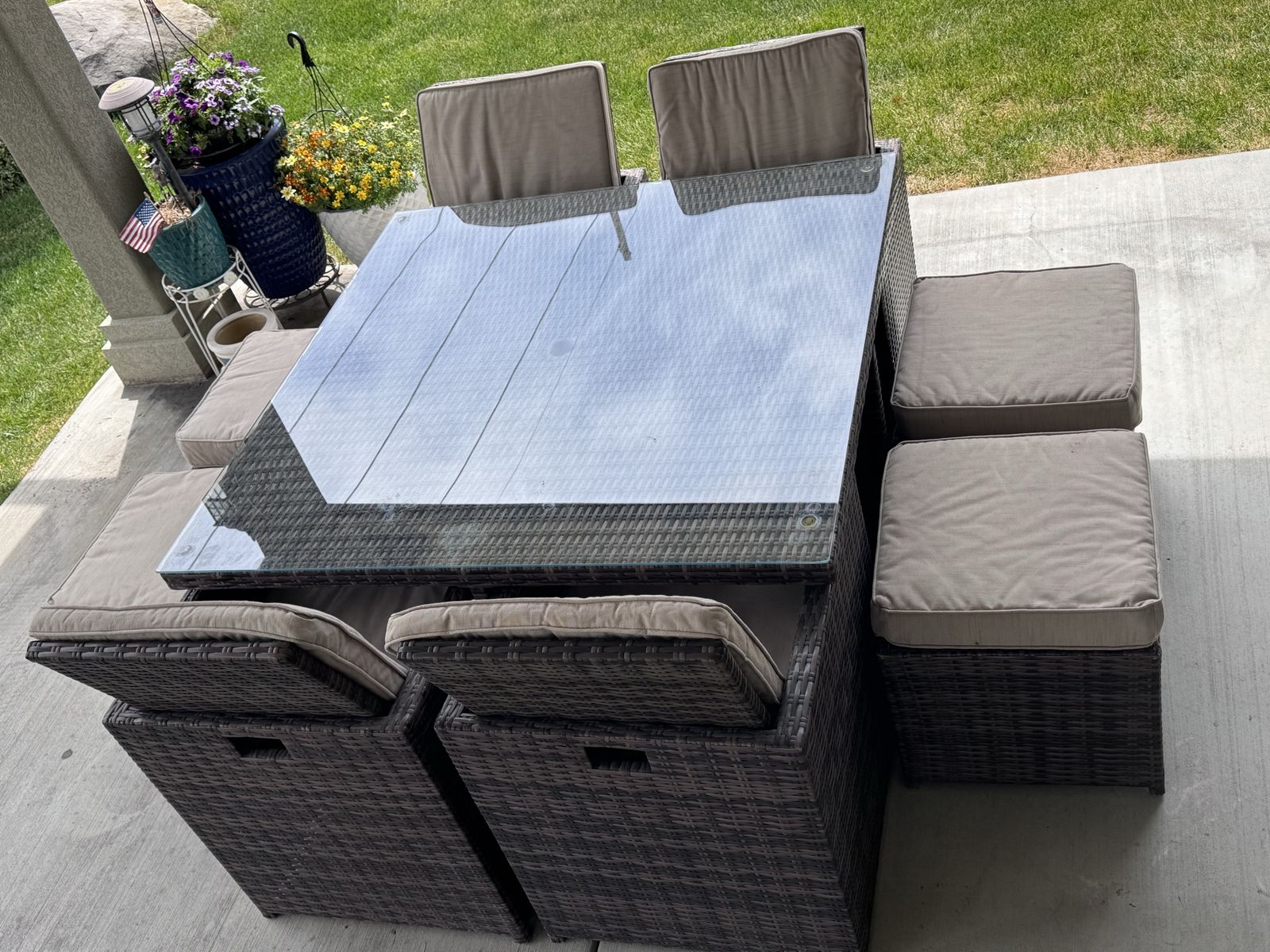 Awesome nesting patio furniture set (seats 8)