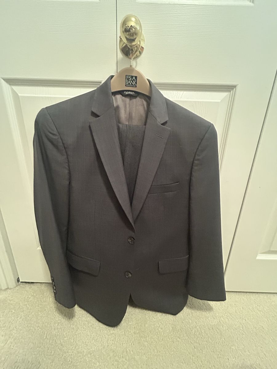 Jos. A. Bank Dark Gray Two-Piece Suit (Size 40 / 34x32)