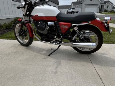 2013 Moto Guzzi V7 III Stone Special Edition Motorcycle - Red/White, Low Mileage (611 mph)