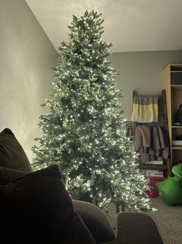 Pre-lit Christmas Tree 7.5 Ft