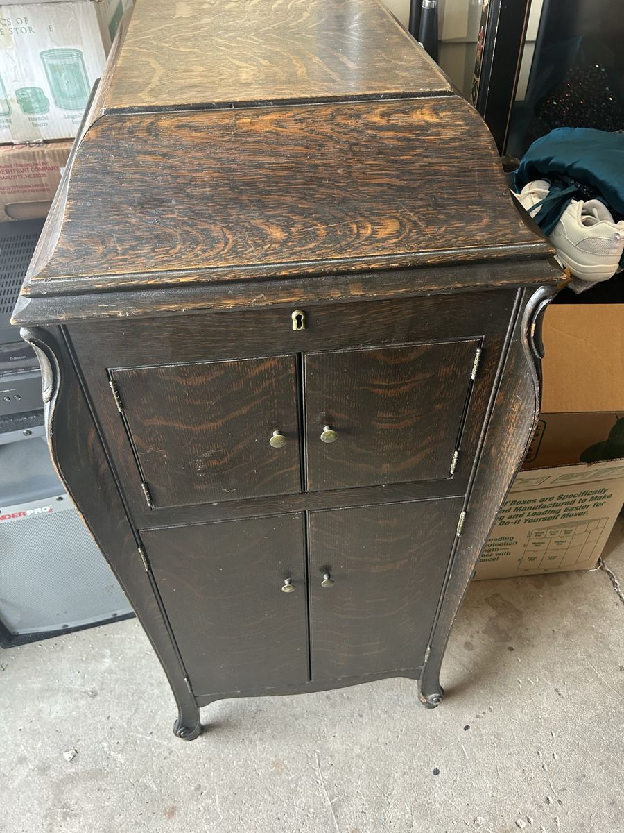Victrola VV-XI record player antique Good Condition With 19 Old Decca & Other Records, Plays