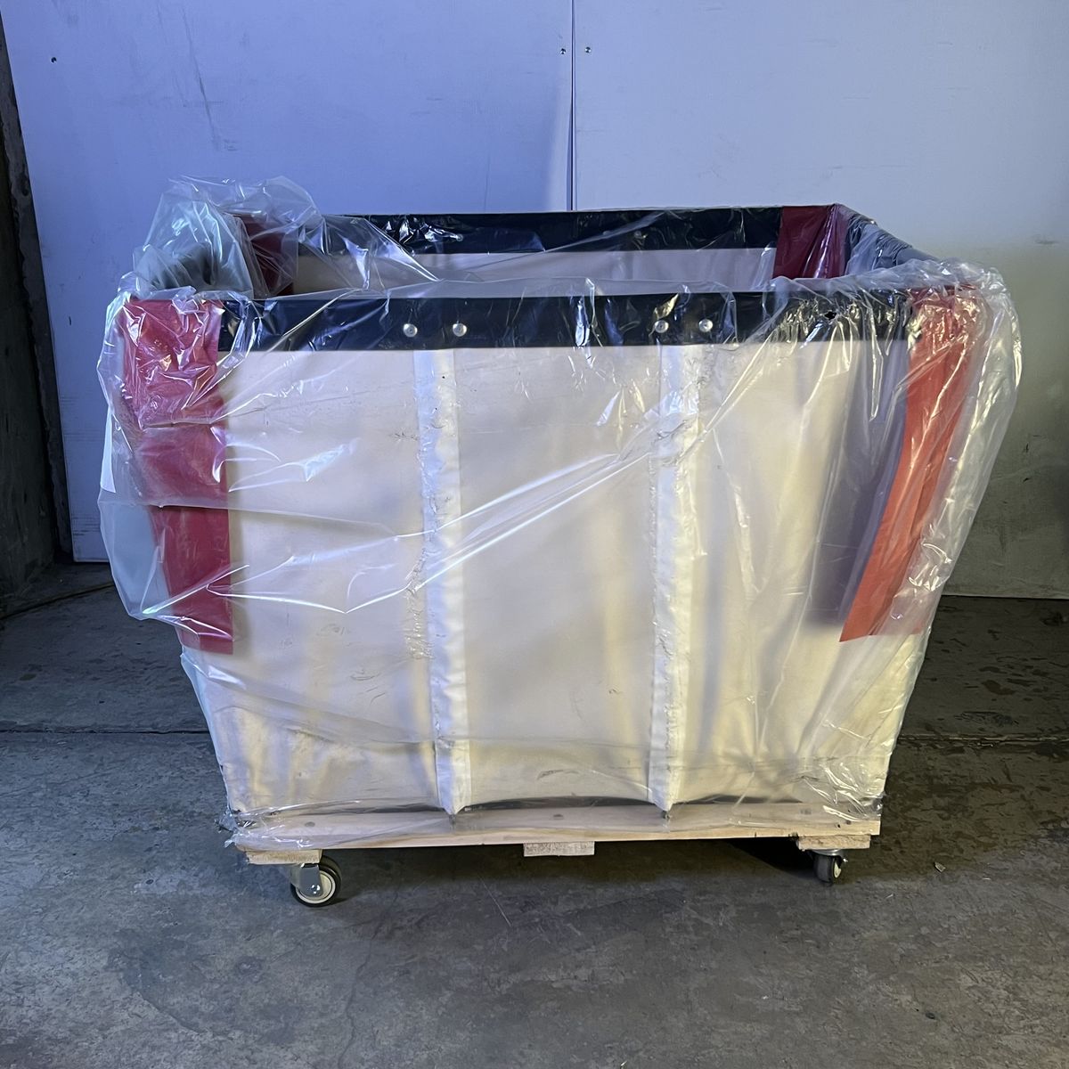 ROYAL Basket Trucks 16 BU Sz 28"W x 40"L x 37"H, Beige