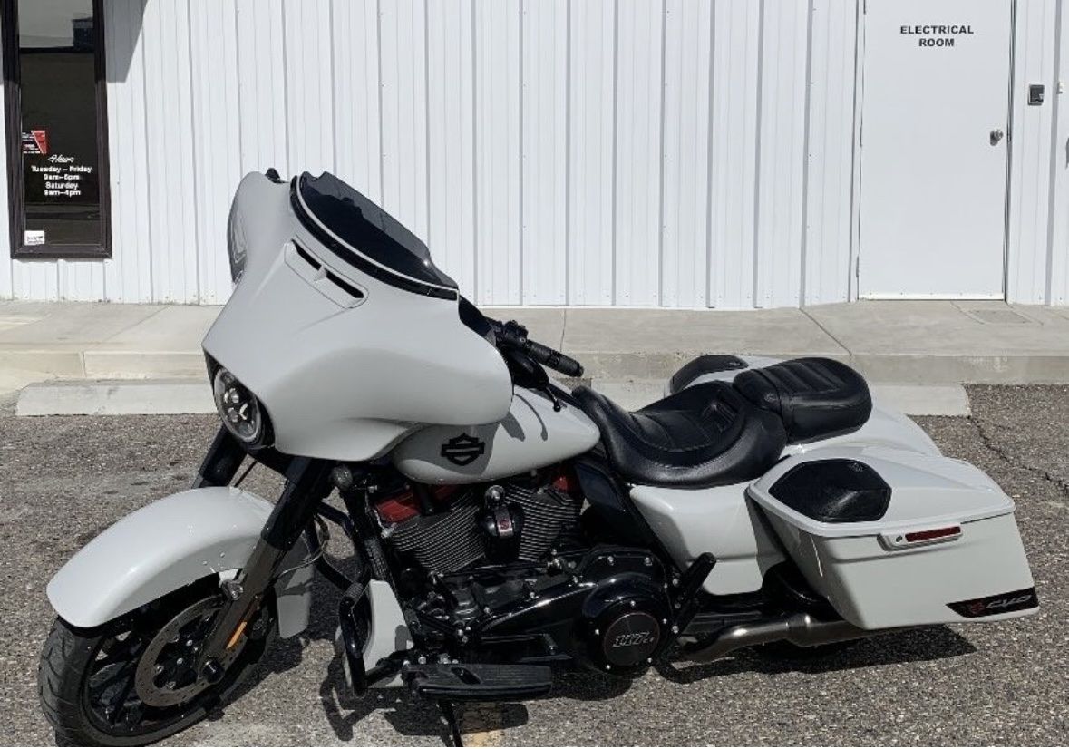 2020 Harley-Davidson Street Glide CVO 117 Motorcycle