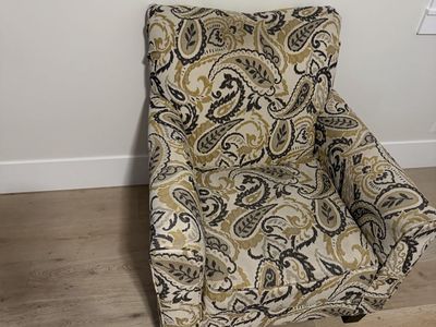 Accent chair
