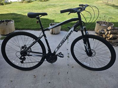 Schwinn Glenwood 700c Hybrid Adult 14+ Bike