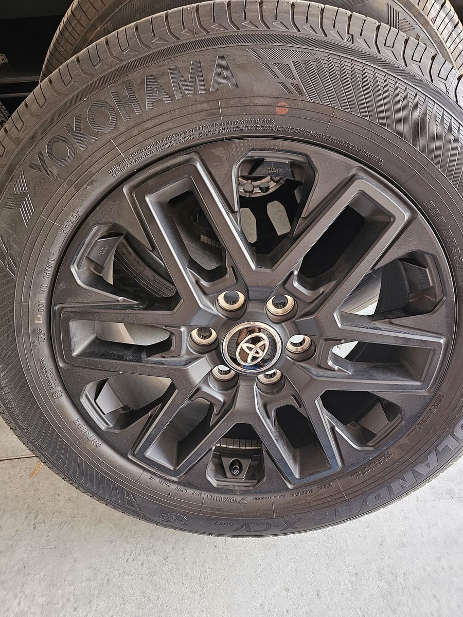 Toyota Tundra wheels and tires