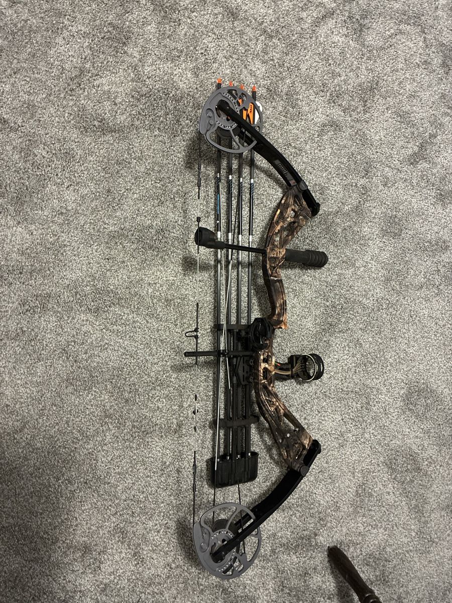 Camo Compound Bow with Quiver and Arrows