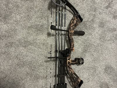 Camo Compound Bow with Quiver and Arrows