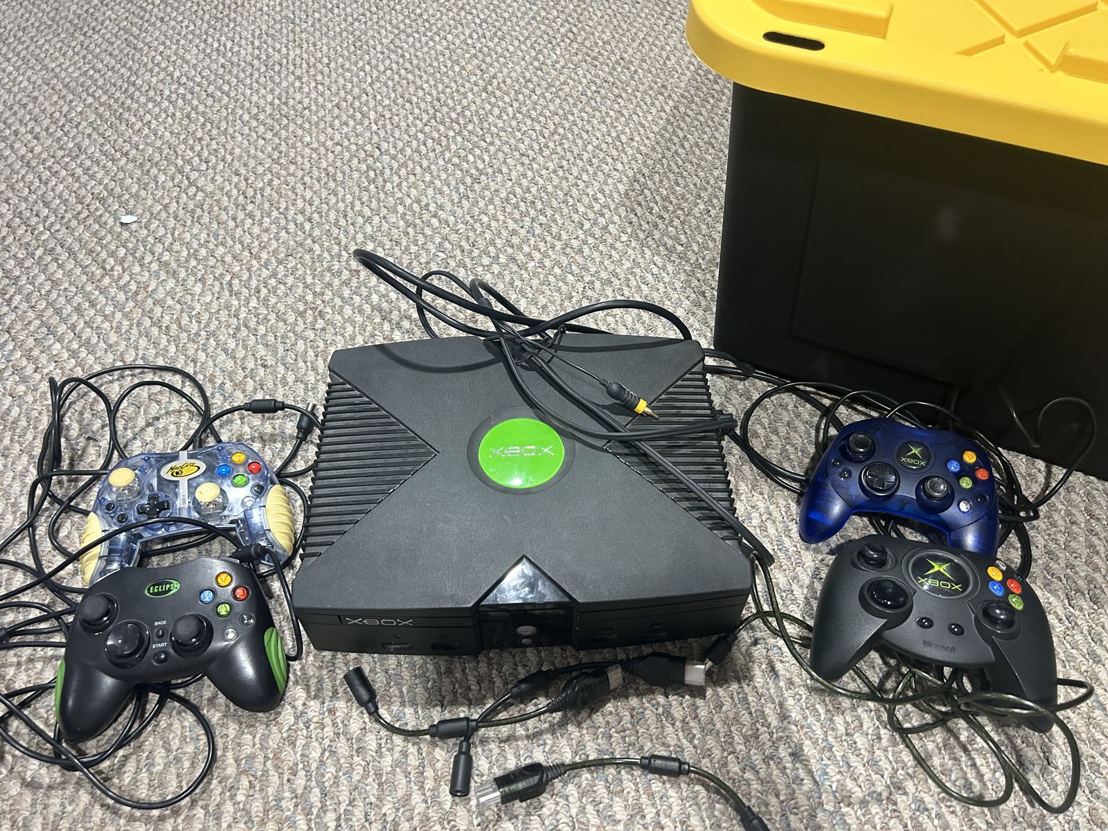 Original Xbox Console w/4 Controllers & Gamed