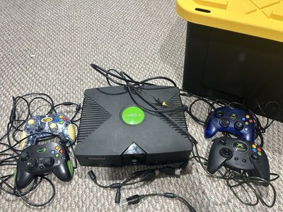 Original Xbox Console w/4 Controllers & Gamed