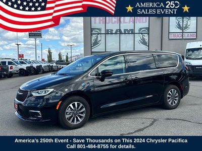 2024 Chrysler Pacifica Plug-In Hybrid Select