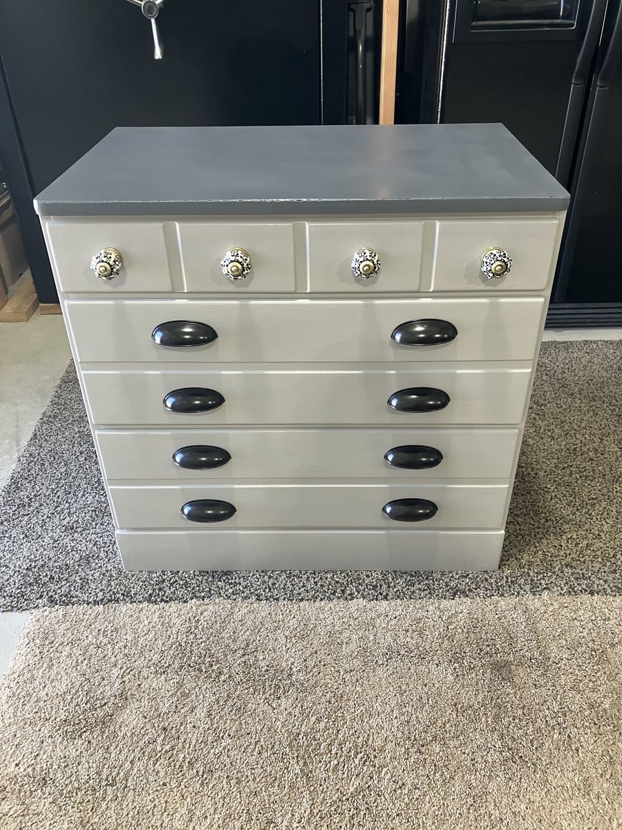 Two-tone Gray Painted Solid Wood 3 Drawer Dresser