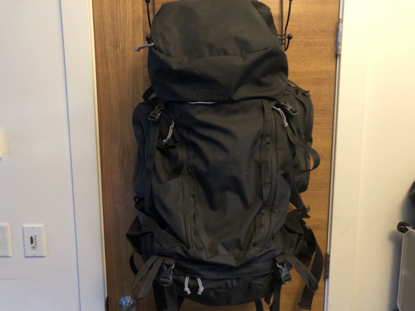 Kelty Coyote 105L Internal Frame Camping Hiking Backpack