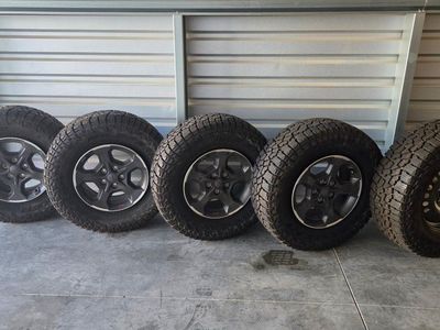 2023 Jeep Gladiator Wheels and Tires