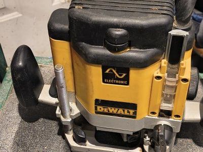 DEWALT Electronic Plunge Router, Used, Heavy-Duty Woodworking Tool