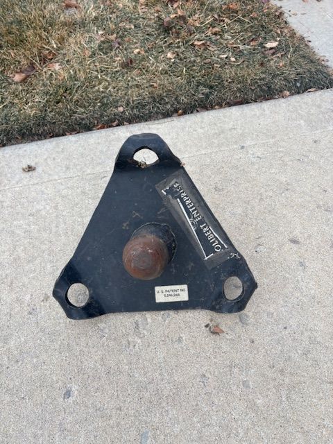 Gooseneck ball hitch