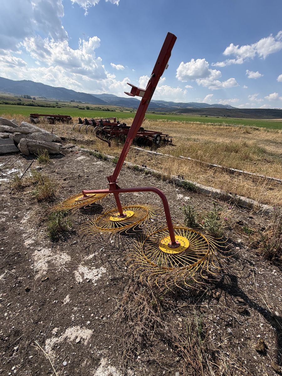 General Implement 3-wheel 3PT hay rake