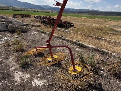General Implement 3-wheel 3PT hay rake