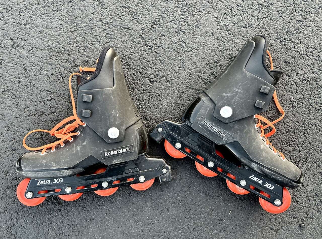TOTALLY RAD, ORIGINAL vintage laced ROLLERBLADE brand Zetra303 rollerblades. Roll great, Size 9
