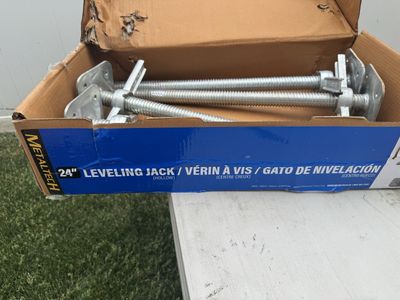 Metaltech 24” scaffolding leveling jacks