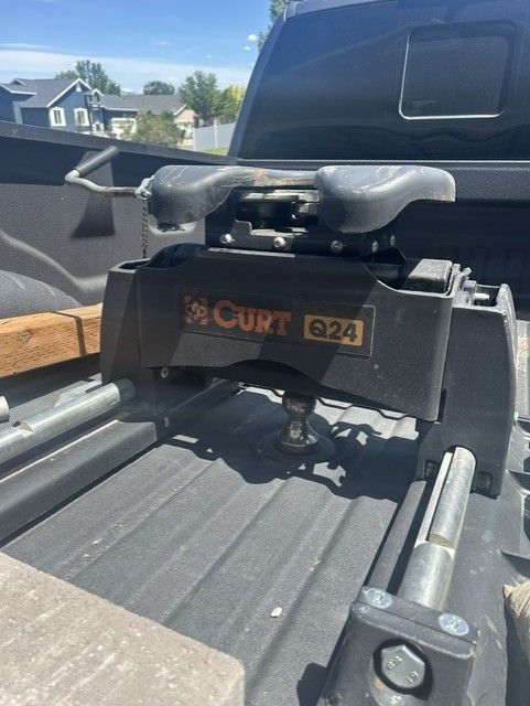 CURT Q24 5th Wheel Hitch