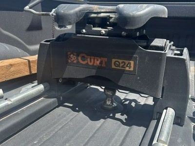 CURT Q24 5th Wheel Hitch