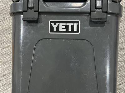 YETI Roadie 24 Hard Cooler - Charcoal - Portable & Durable - Excellent Condition