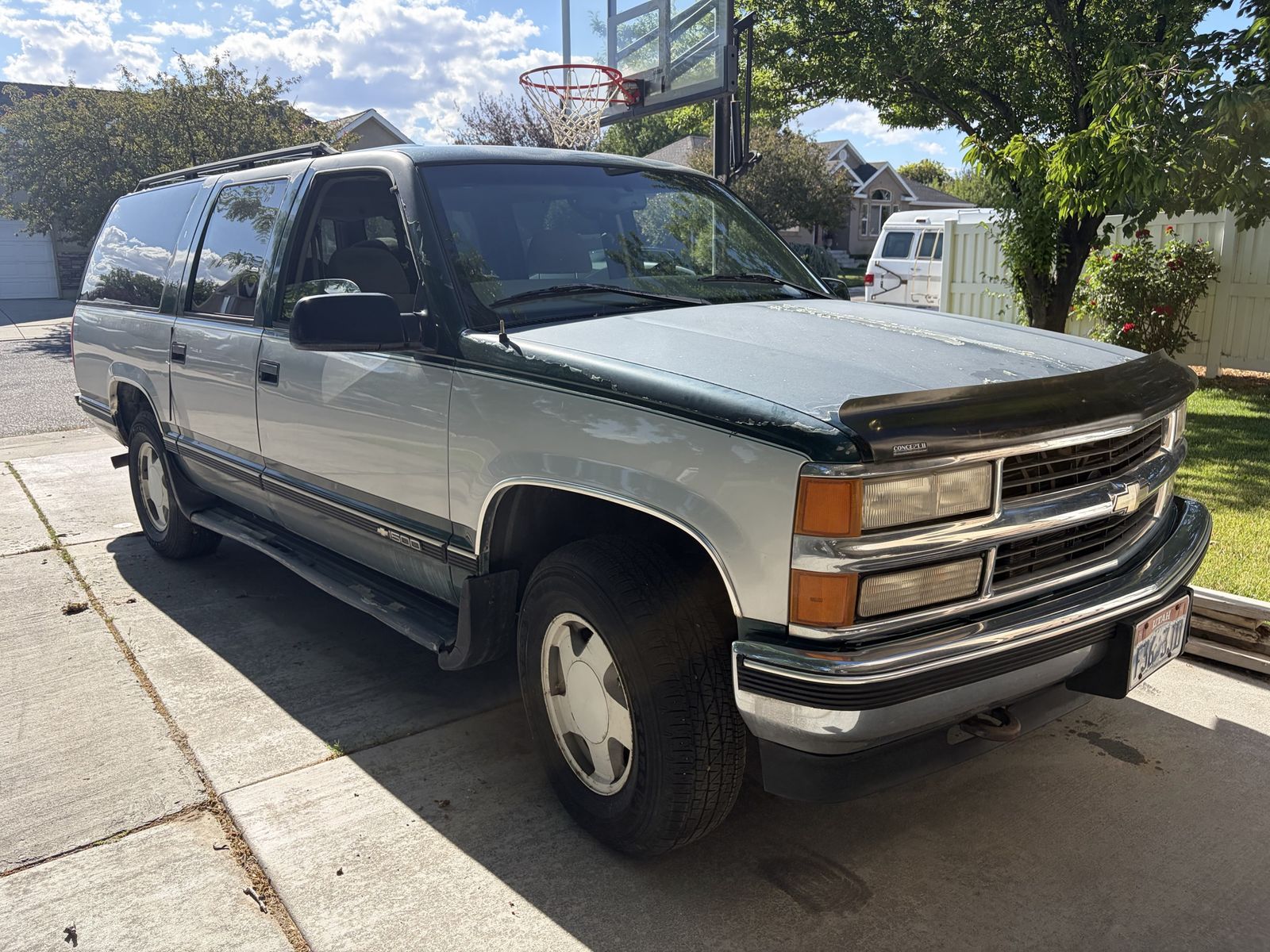 Chevrolet Suburban 1500 4WD SUV - Two-Tone Green/Silver 1999