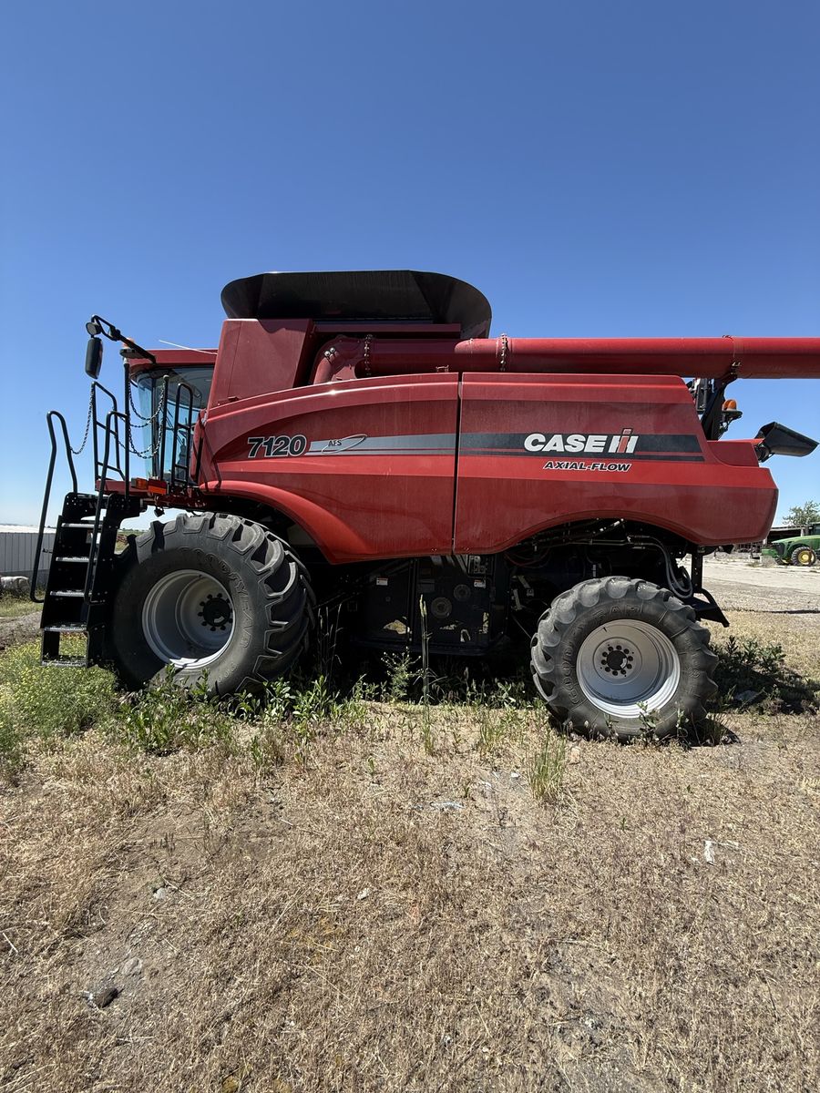 CASE IH 7120 Axial-Flow Combine Harvester - Used Farm Equipment