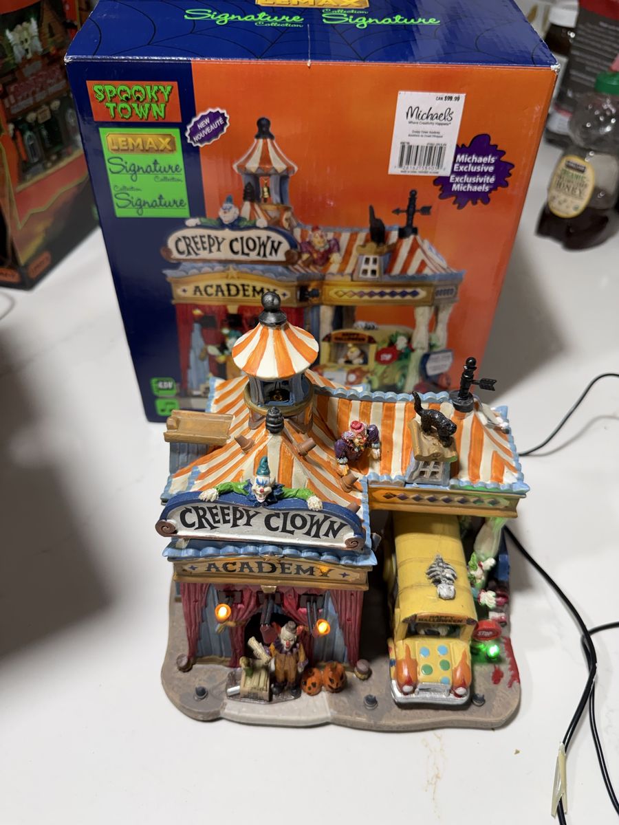 Lemax Spooky Town Creepy Clown Academy Halloween Village Piece with Box