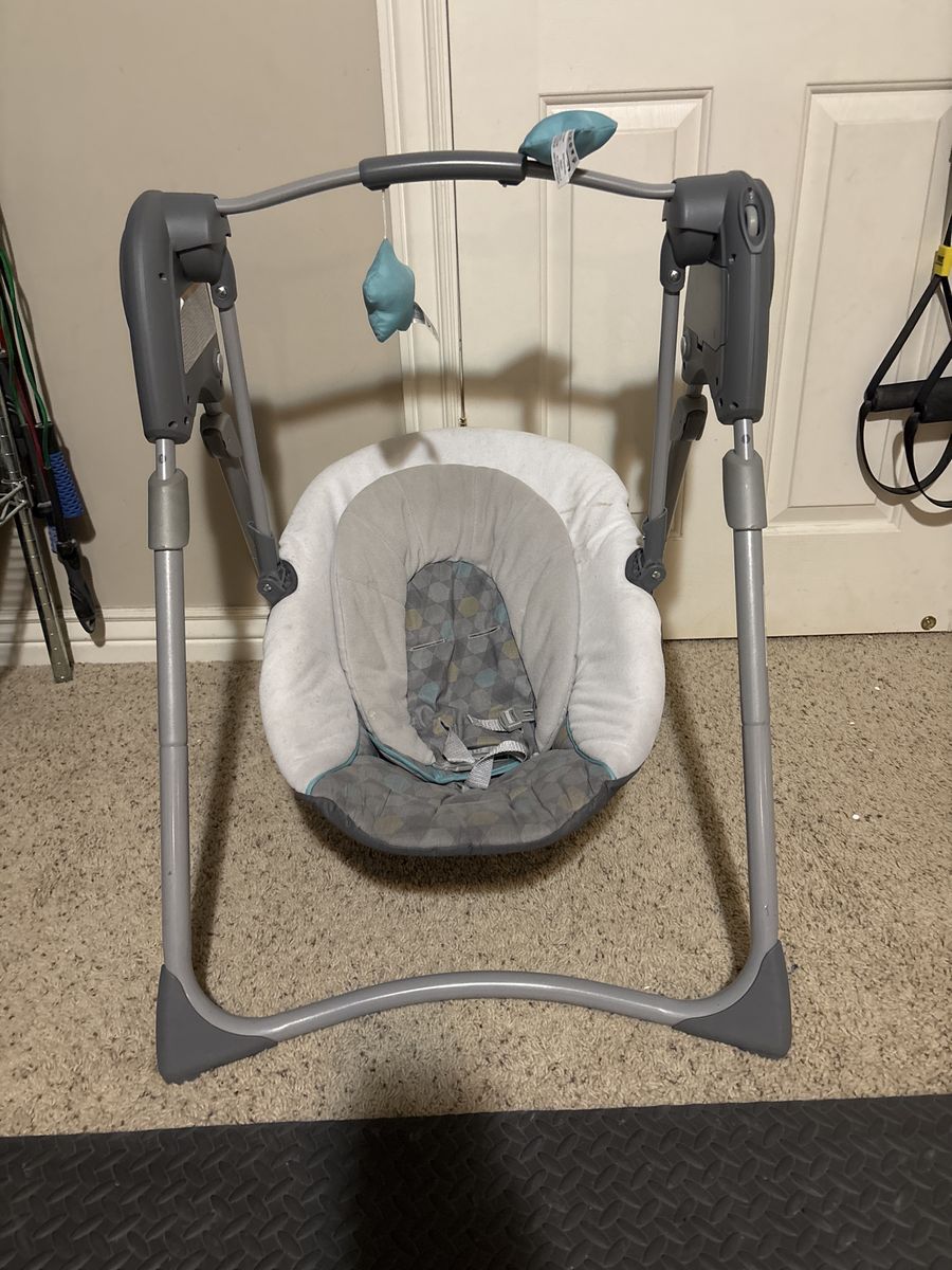 Graco EveryWay Soother Baby Swing with 16 Motions - Gently Used, Clean