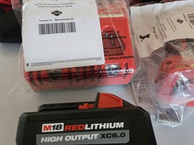 Milwaukee M18 1/4" Compact Impact Driver Combo