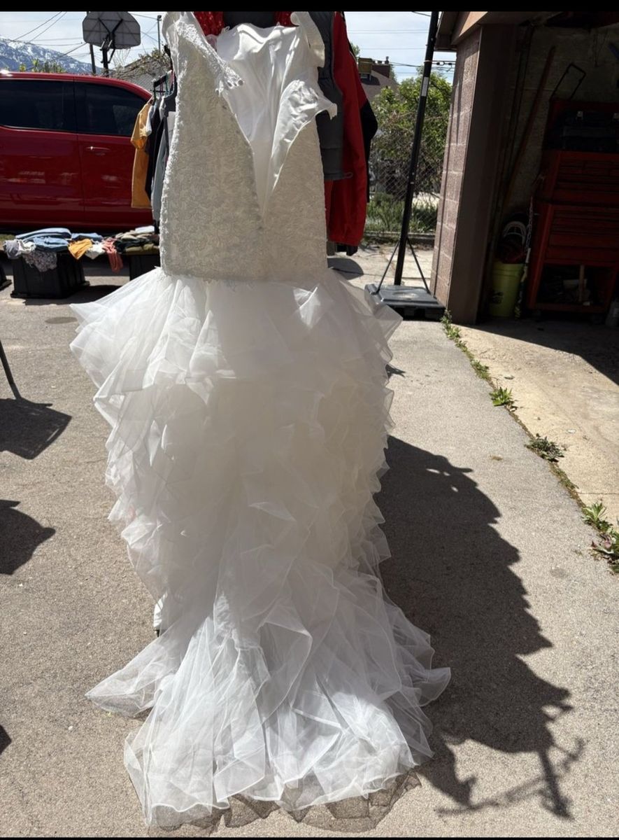Stunning White Mermaid Wedding Dress with Ruffled Skirt and Lace Bodice - New with Tags
