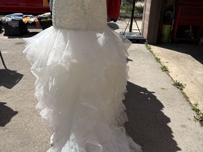 Stunning White Mermaid Wedding Dress with Ruffled Skirt and Lace Bodice - New with Tags