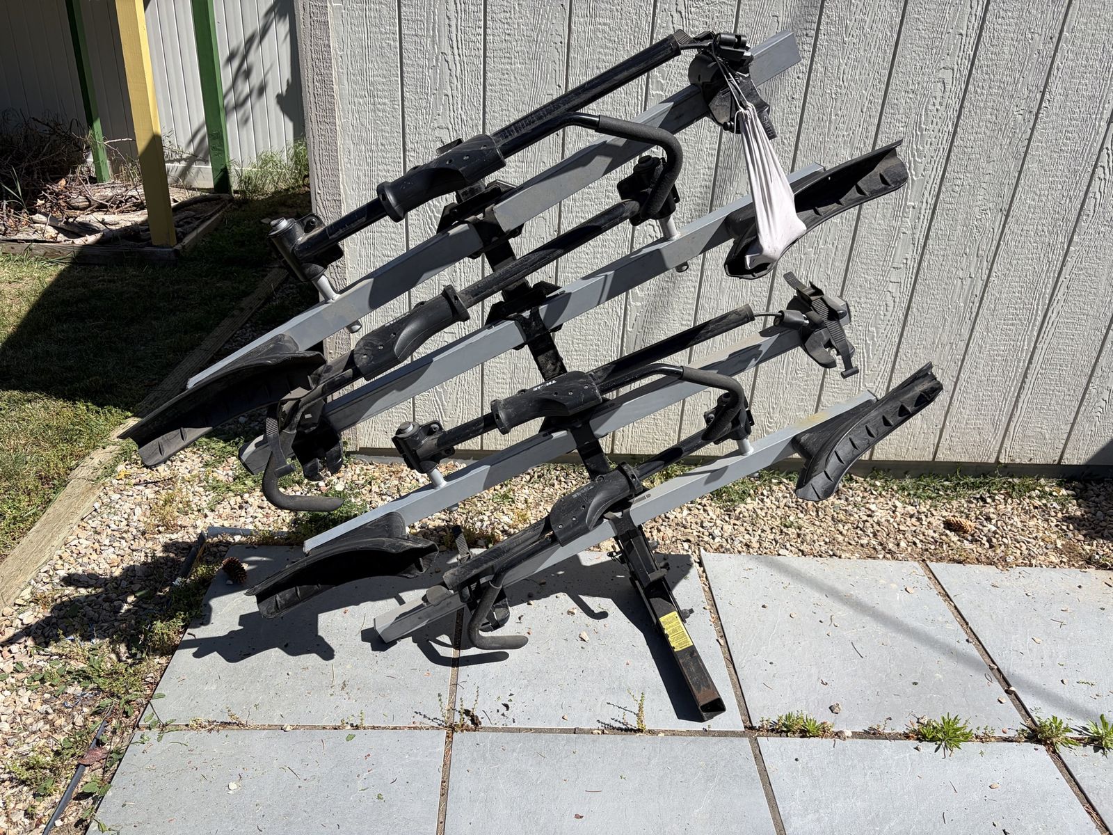 Thule Apex XT 4-Bike Hitch Mounted Rack - Black & Silver, Used
