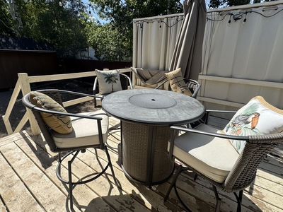 Tall Outdoor Patio Fire Pit Table - Wicker Base, Dark Grey Top - Includes 4 Swivel Chairs