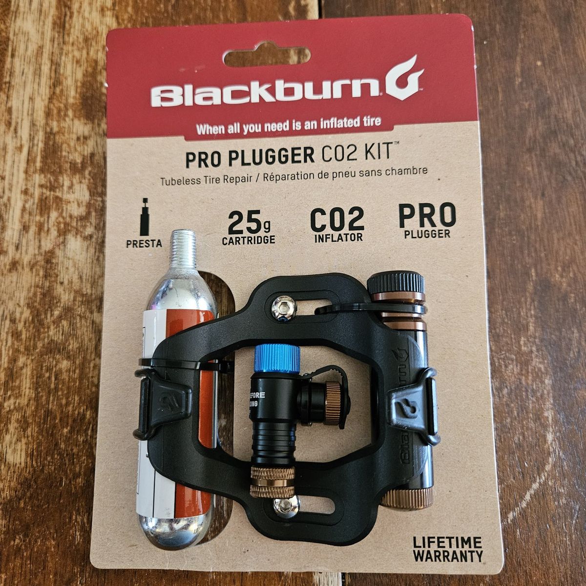 Blackburn Pro Plugger CO2 Kit Tubeless Tire Repair & Inflator - Presta, 25g Cartridge