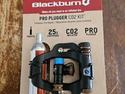 Blackburn Pro Plugger CO2 Kit Tubeless Tire Repair & Inflator - Presta, 25g Cartridge