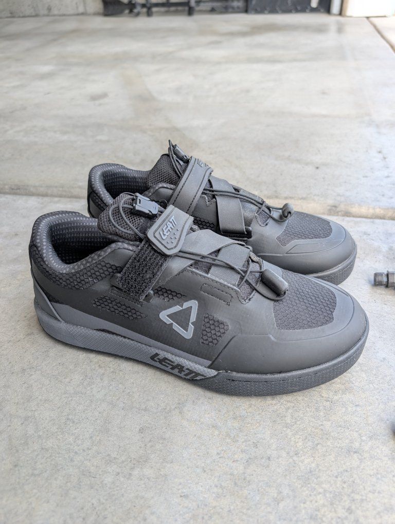 LEATT MTB 5.0 Clipless Cycling Shoes US9/UK8.5/EU43 with Pedals Black