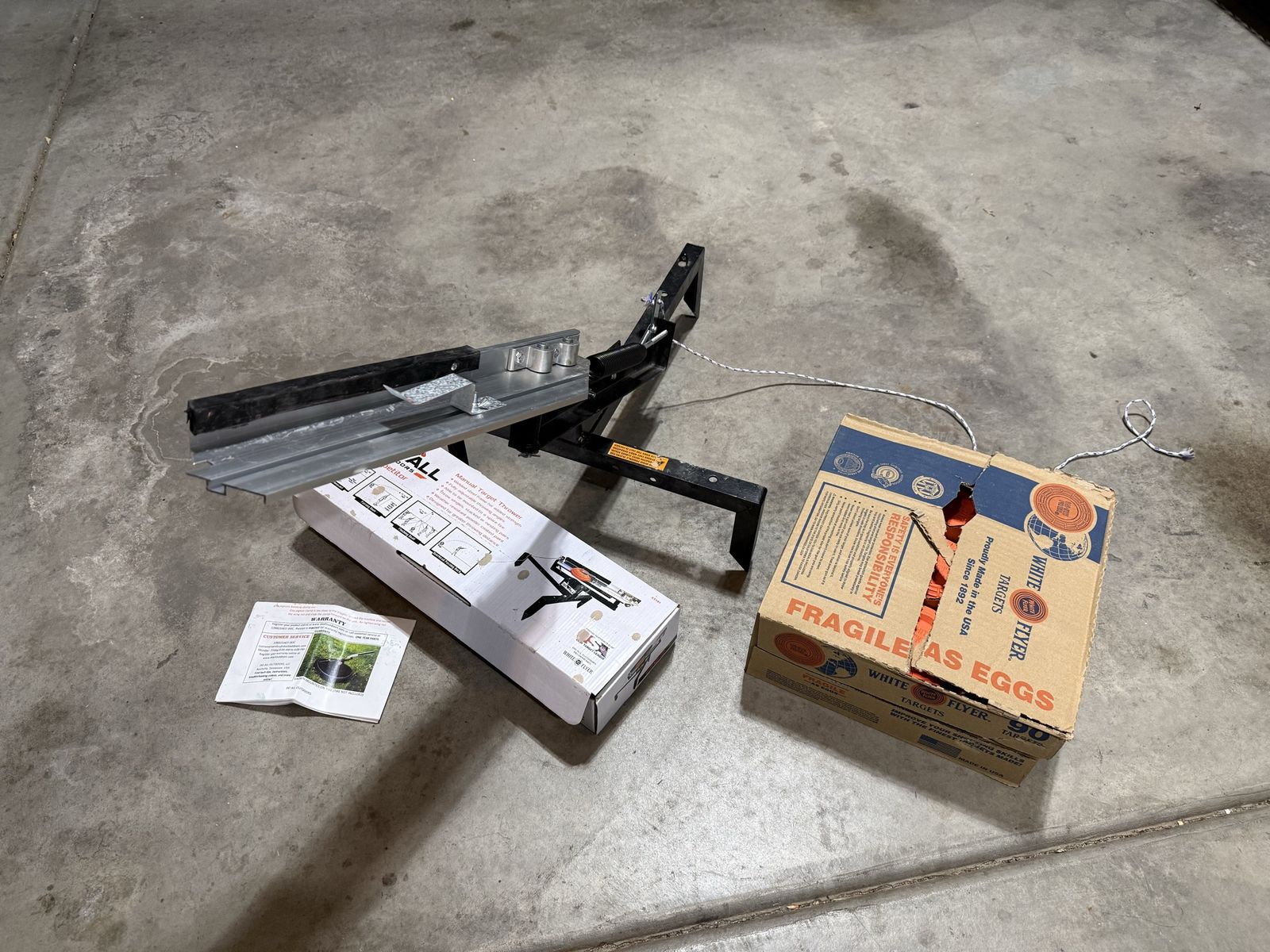 Clay Pigeon Launcher - with Clay Pigeons