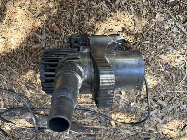 Water feature / fountain pump