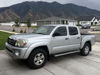 Toyota Tacoma Double Cab Pickup Truck 2005