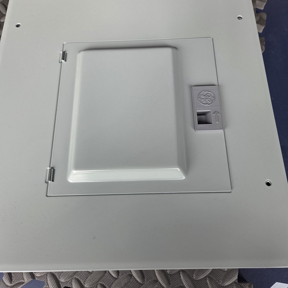 GE Load Center 125 Amps 14 spaces 24 circuits