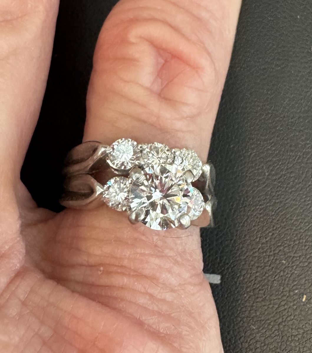 Diamond engagement / wedding ring set