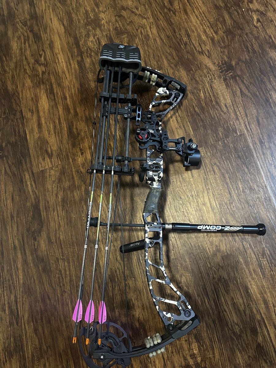 Quest Centec Compound Bow - Camo - Fully Setup Ready to Hunt