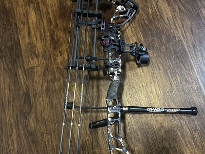 Quest Centec Compound Bow - Camo - Fully Setup Ready to Hunt