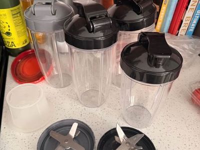 NutriBullet 600W High-Speed Blender Base with 4 Cups, Lids, and 2 Extractor Blades